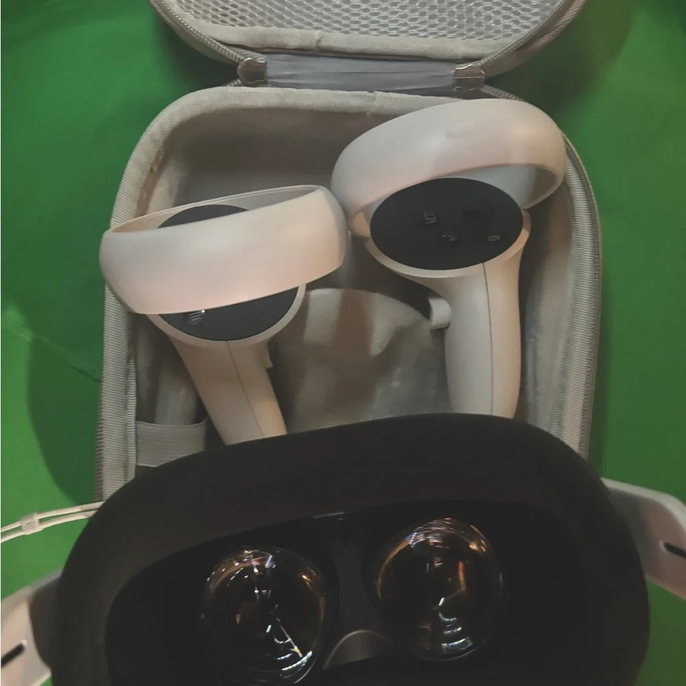 VR Headset/ MetaQuest 2 128GB with CASE